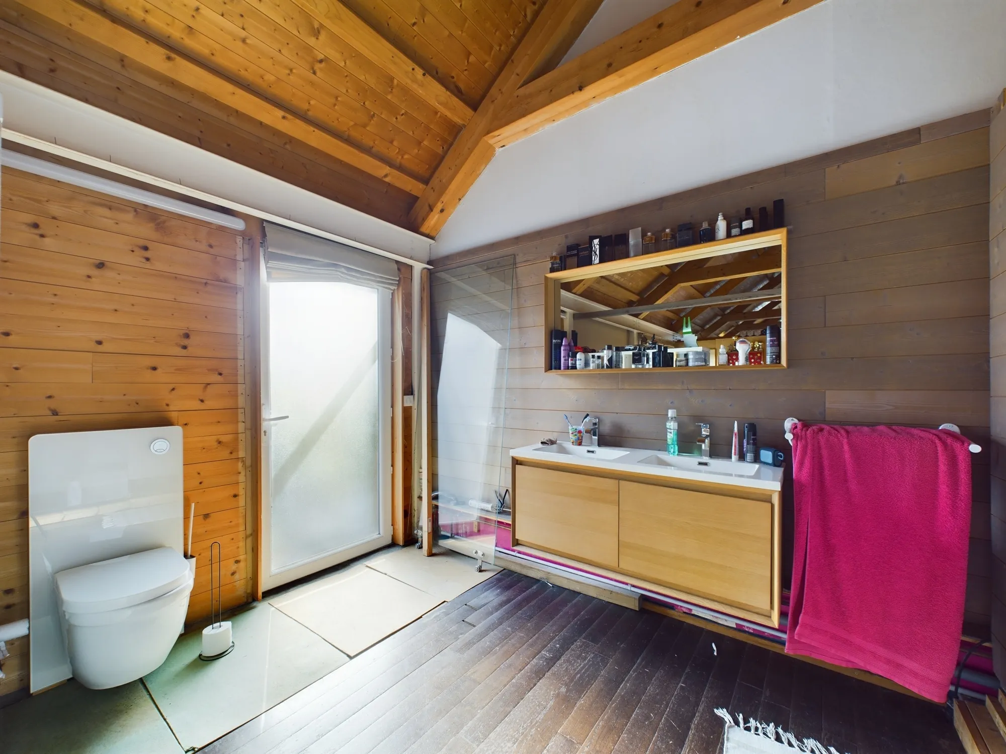 Maison d’architecte avec extension en bois et jardin à Guérigny 