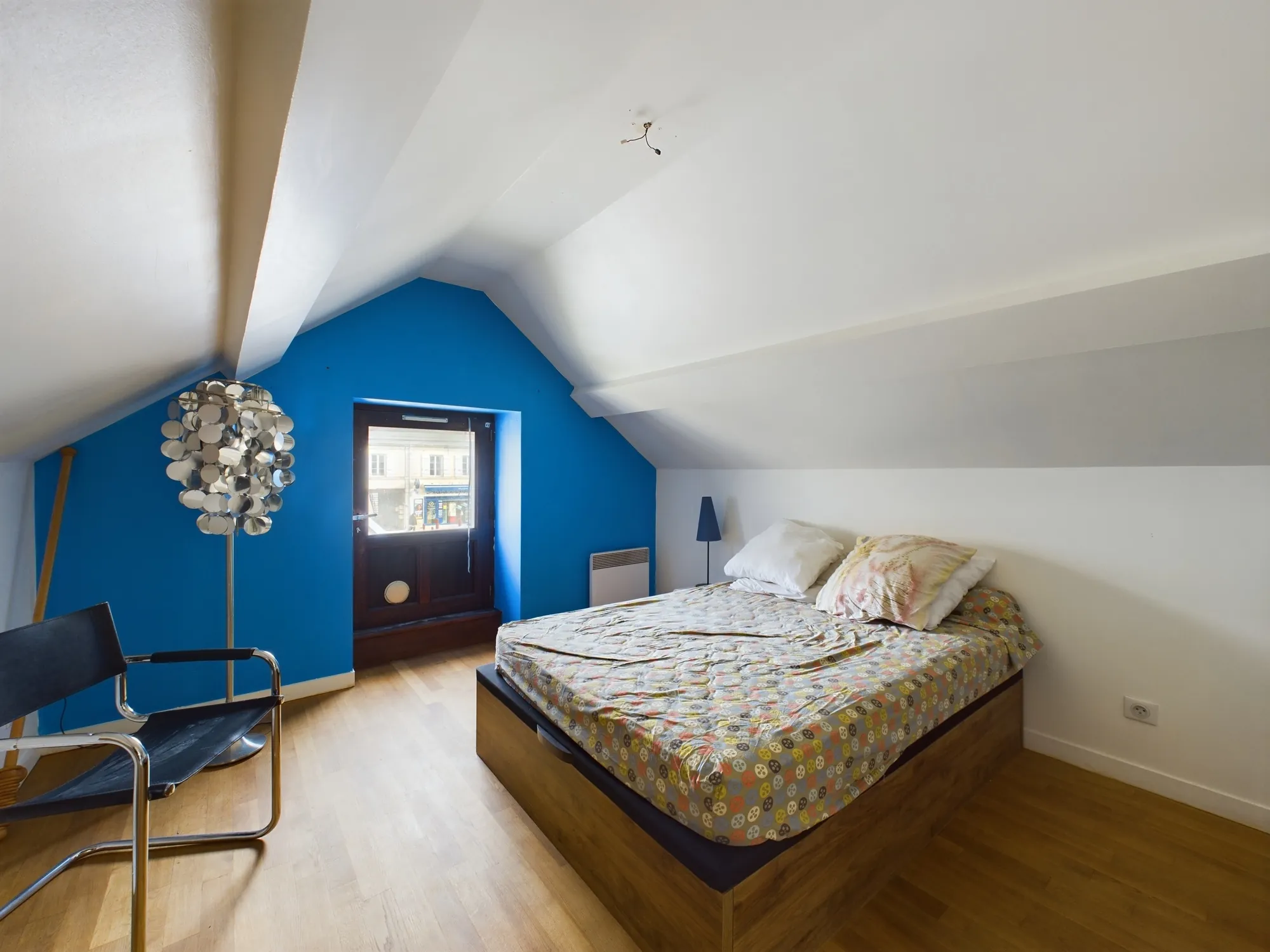 Maison d’architecte avec extension en bois et jardin à Guérigny 