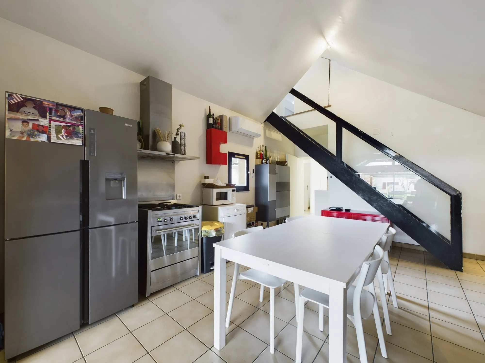 Maison d’architecte avec extension en bois et jardin à Guérigny 