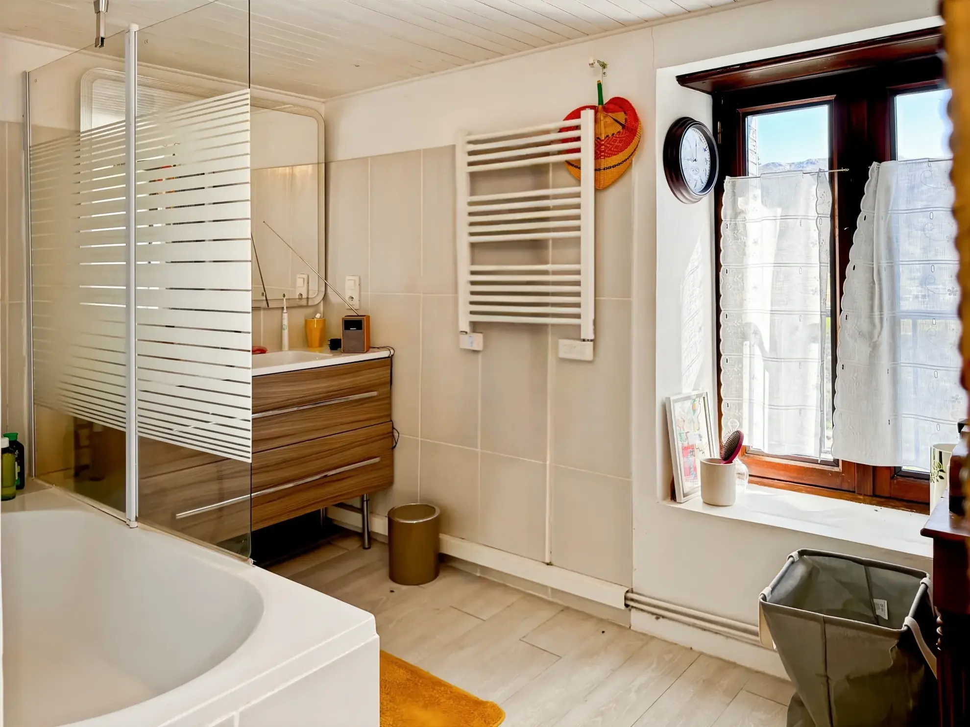 Maison atypique de 88 m² avec jardin, terrasse et vue panoramique à Antraigues-sur-Volane 