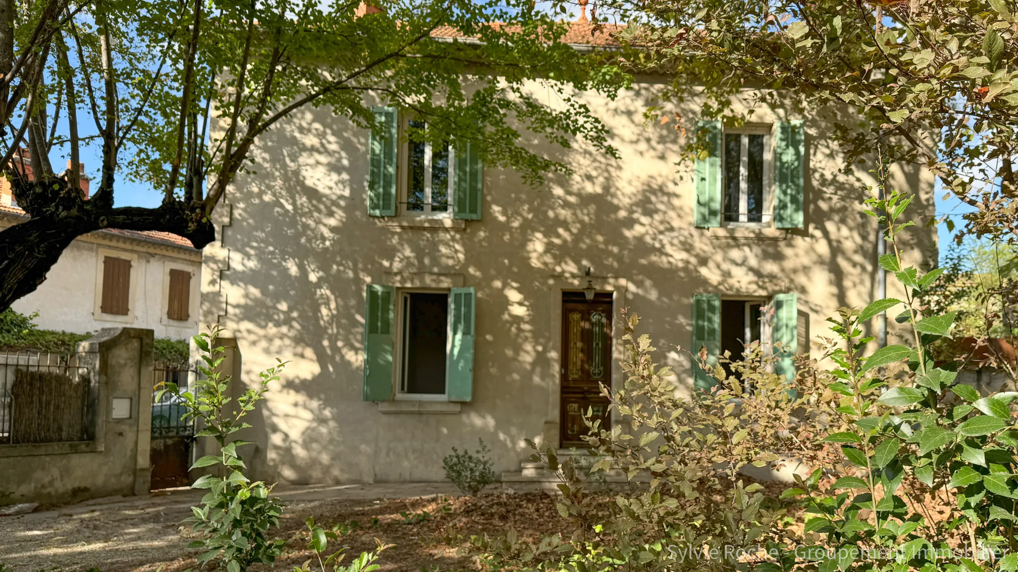 Maison de maître authentique avec jardin à Camaret-sur-Aigues, proche d'Orange et Avignon