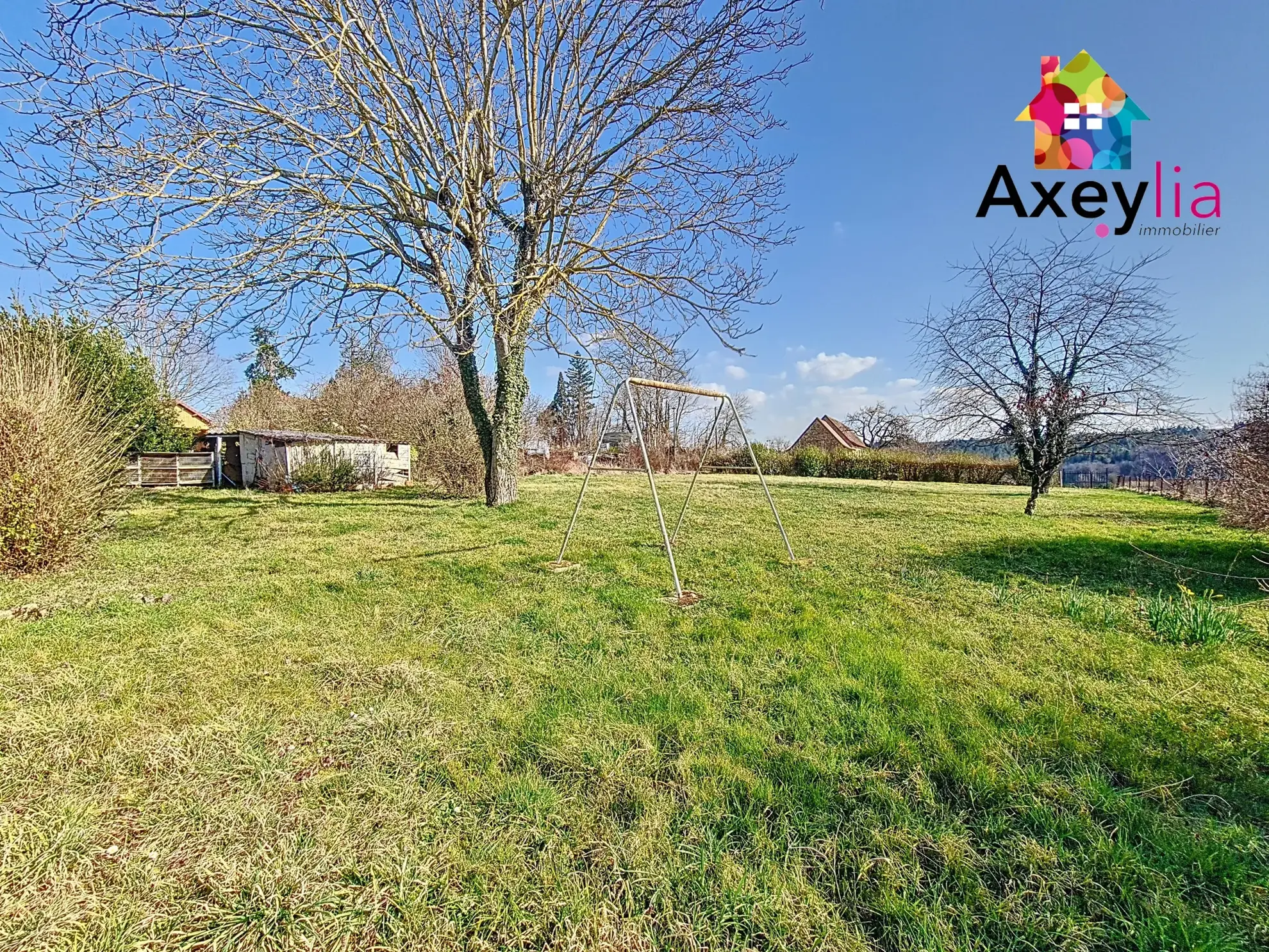 Maison à vendre avec 3 chambres et grand terrain à Marcigny (71110) 