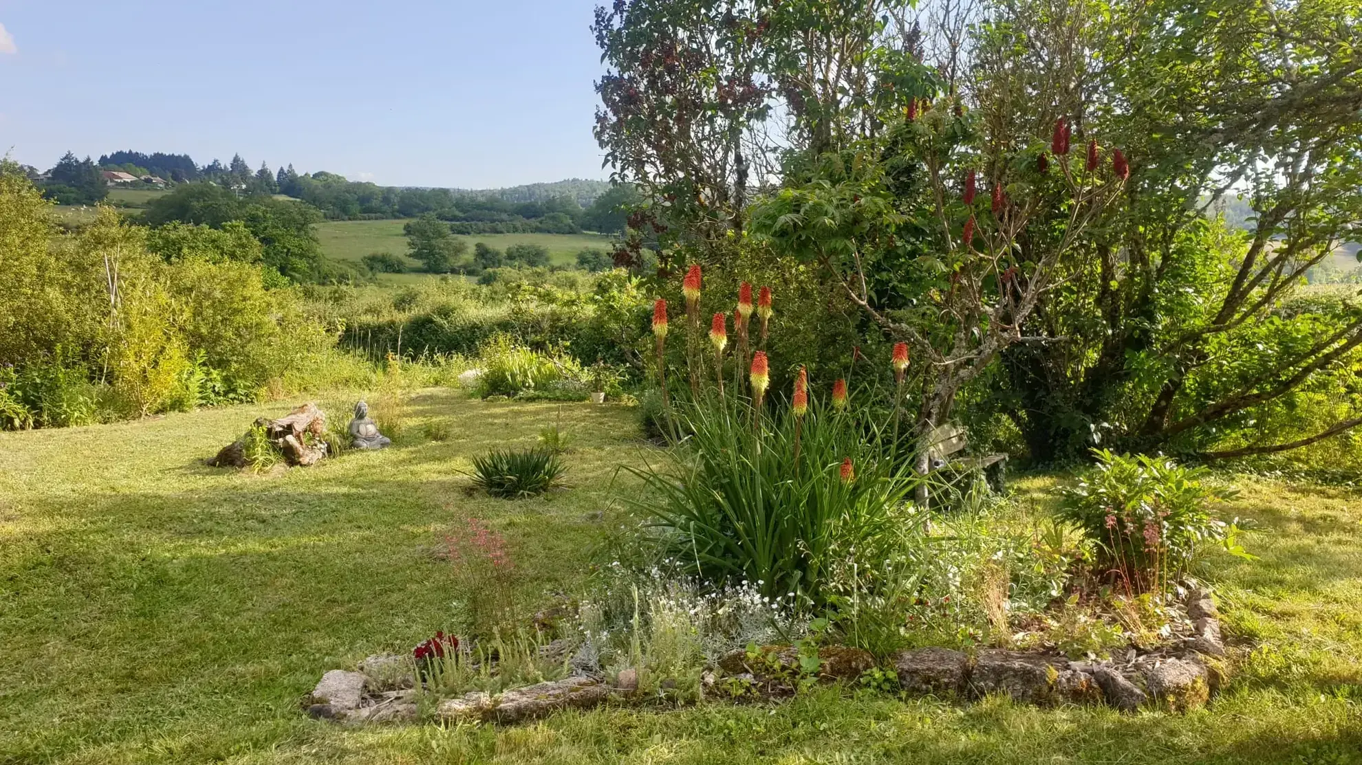 Spacieuse maison de 118 m² à La Roche-en-Brenil avec jardin et potentiel professionnel 