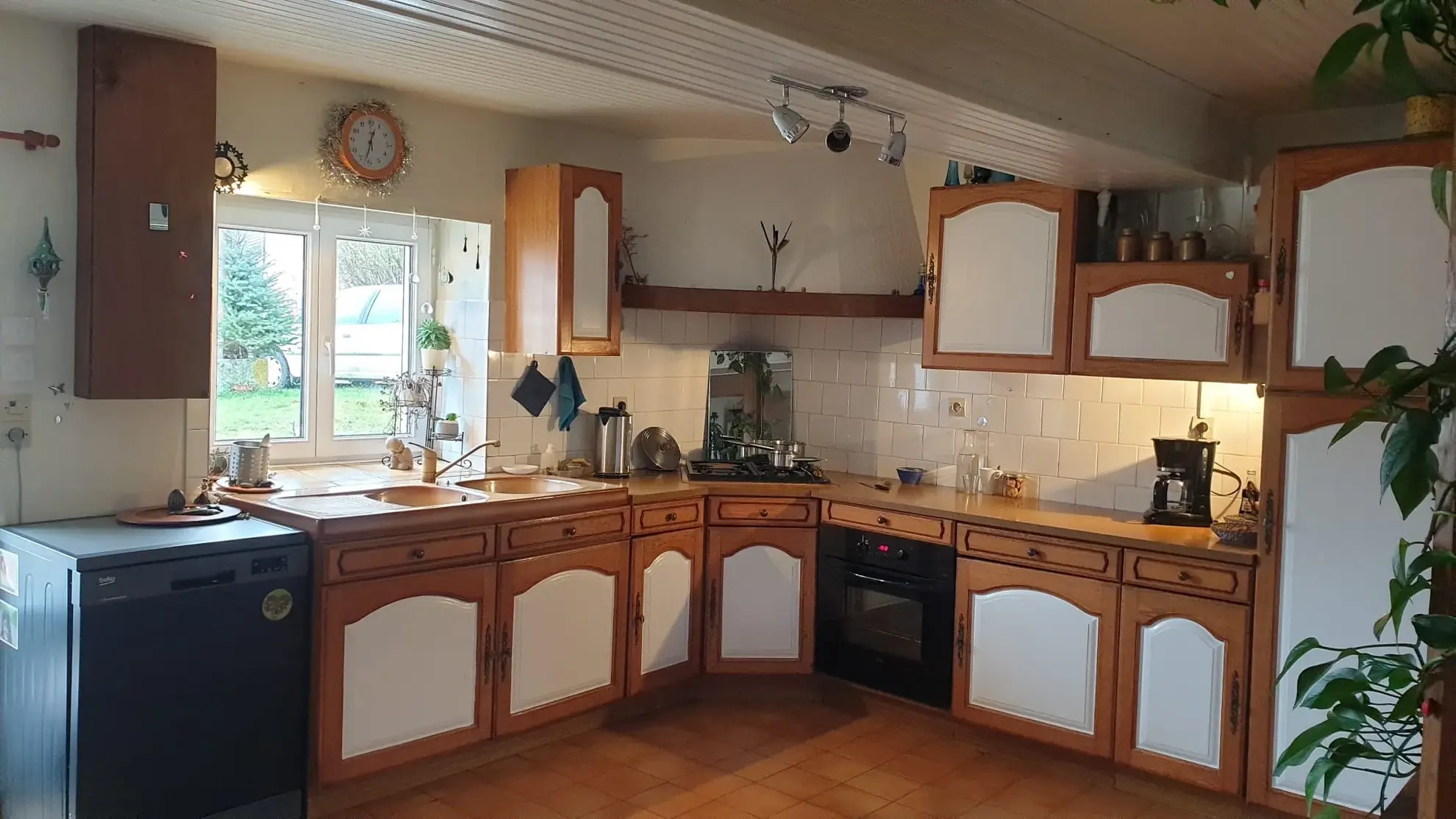 Spacieuse maison de 118 m² à La Roche-en-Brenil avec jardin et potentiel professionnel 