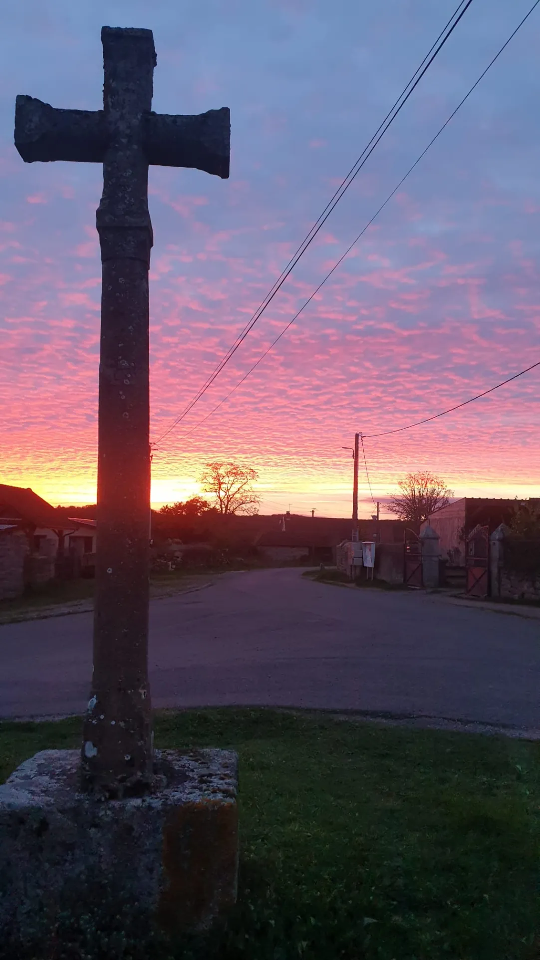 Spacieuse maison de 118 m² à La Roche-en-Brenil avec jardin et potentiel professionnel 