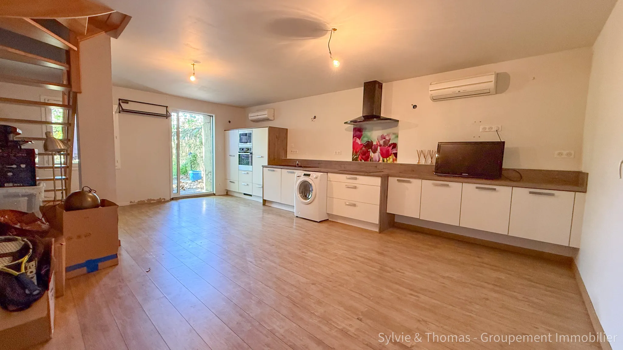 Maison de village rénovée à Caderousse proche d’Avignon avec jardin et 2 chambres 