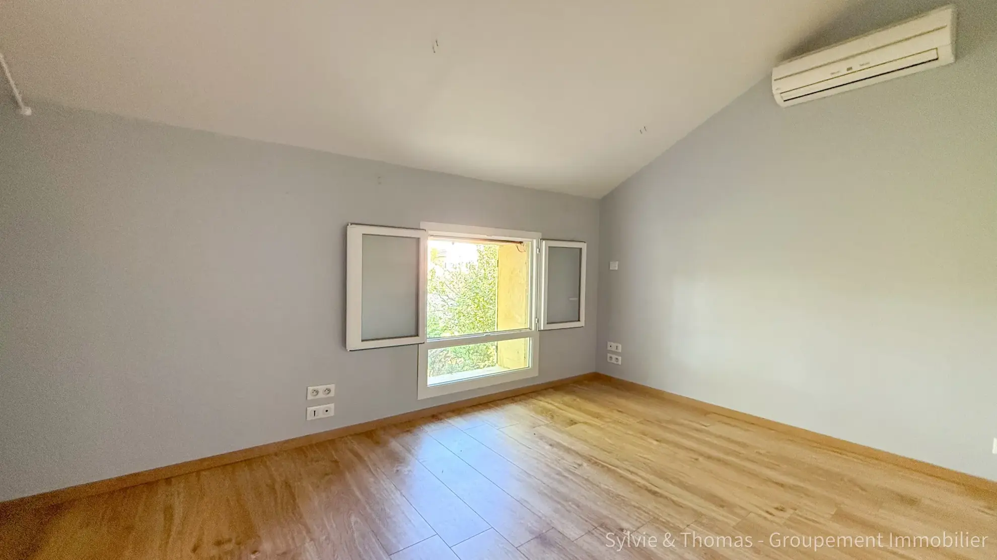 Maison de village rénovée à Caderousse proche d’Avignon avec jardin et 2 chambres 