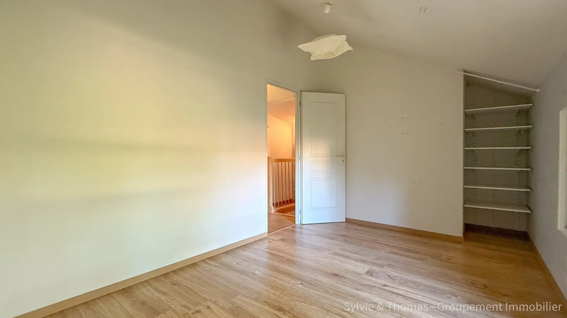 Maison de village rénovée à Caderousse proche d’Avignon avec jardin et 2 chambres 