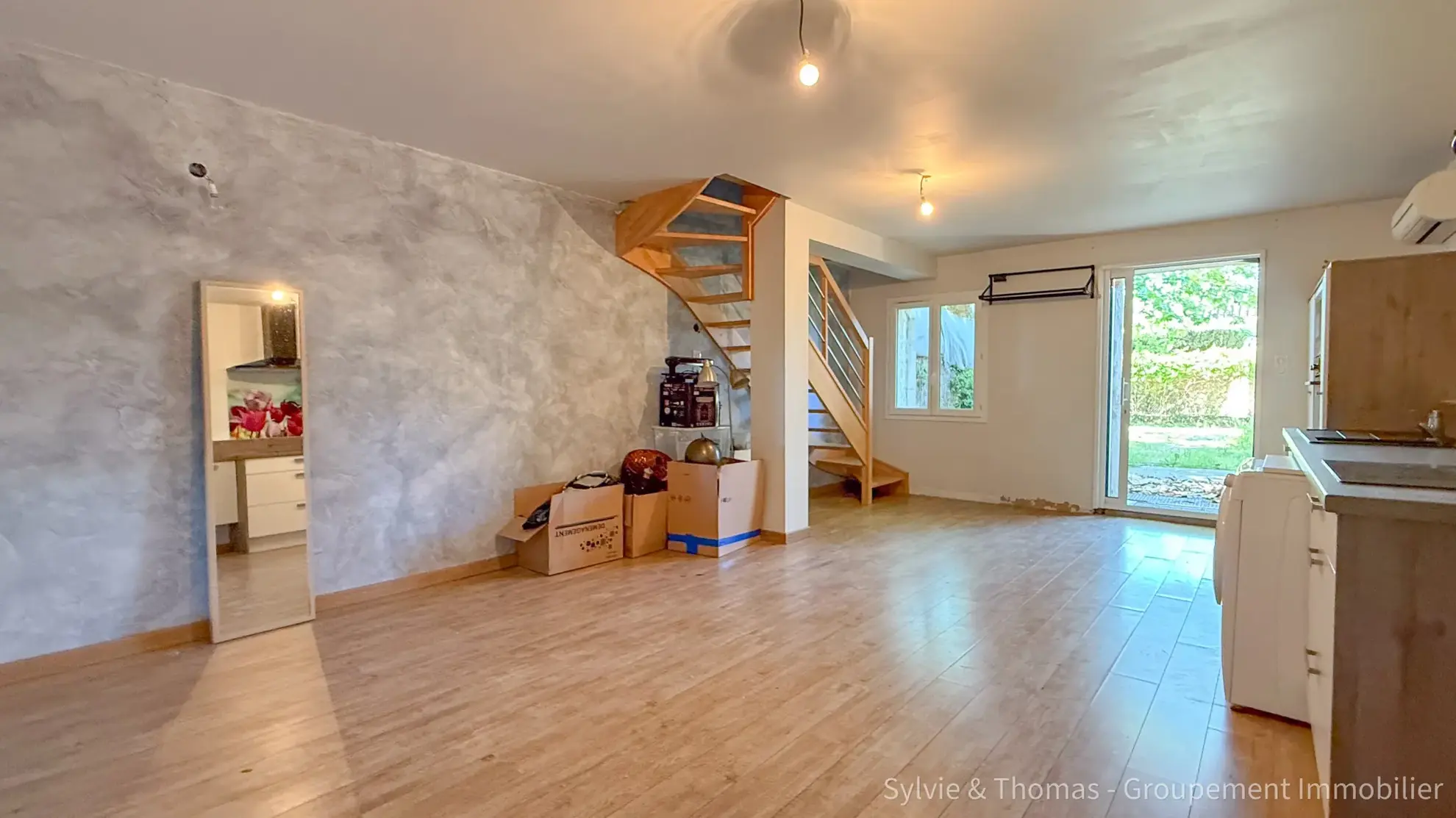 Maison de village rénovée à Caderousse proche d’Avignon avec jardin et 2 chambres 