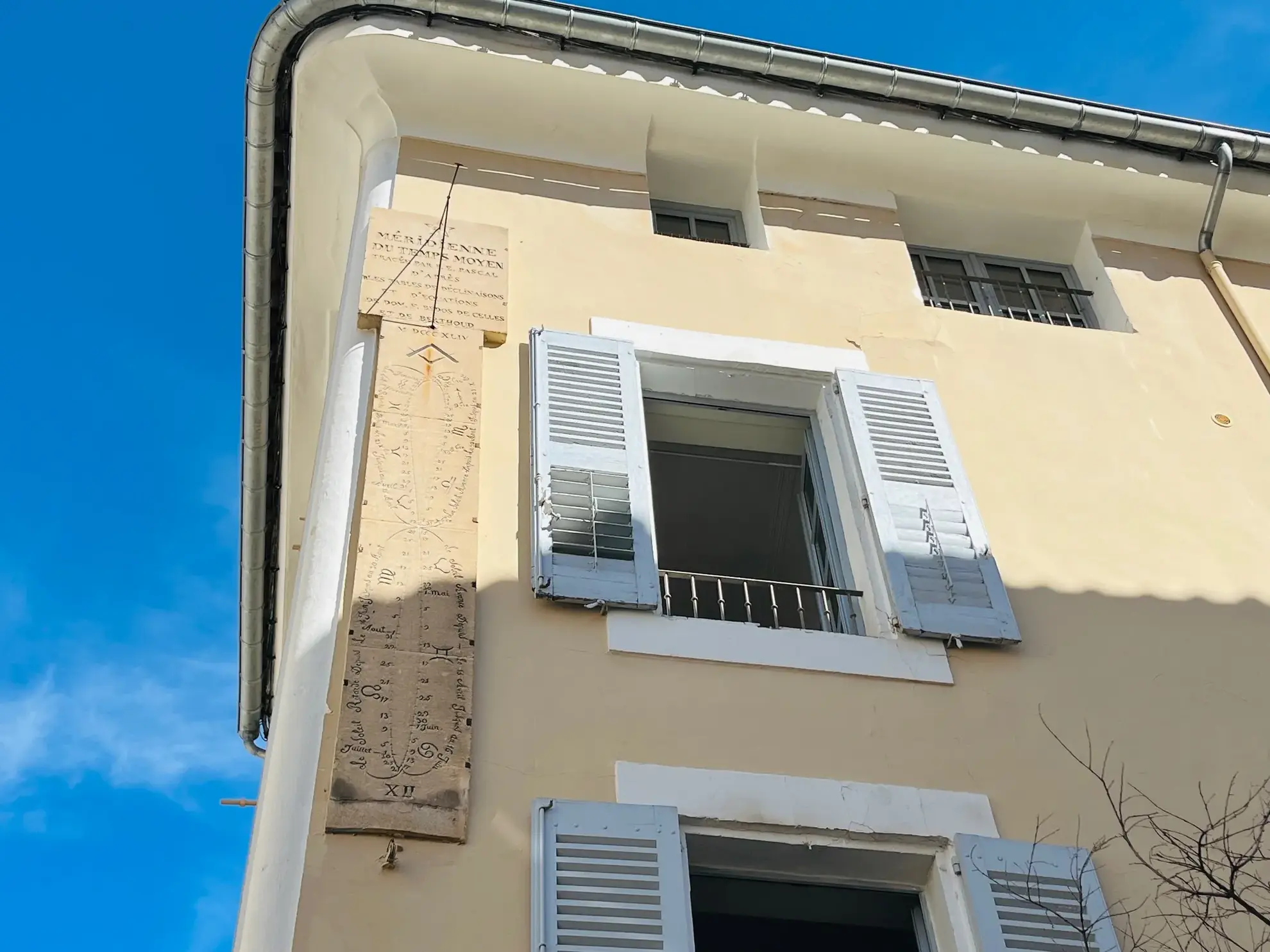 Maison de ville avec commerce à Apt, 130 m² habitables, local en rez-de-chaussée 