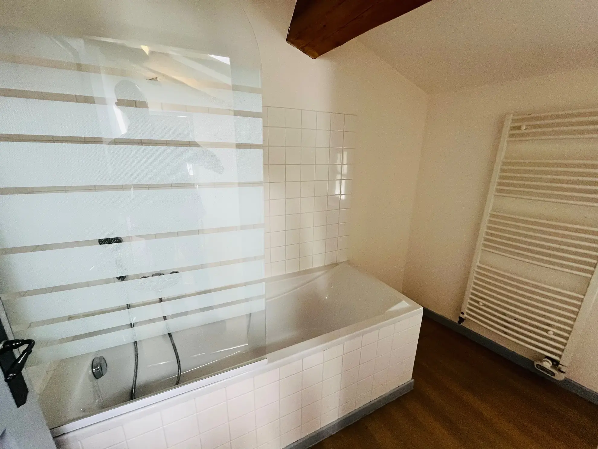 Maison de ville avec commerce à Apt, 130 m² habitables, local en rez-de-chaussée 