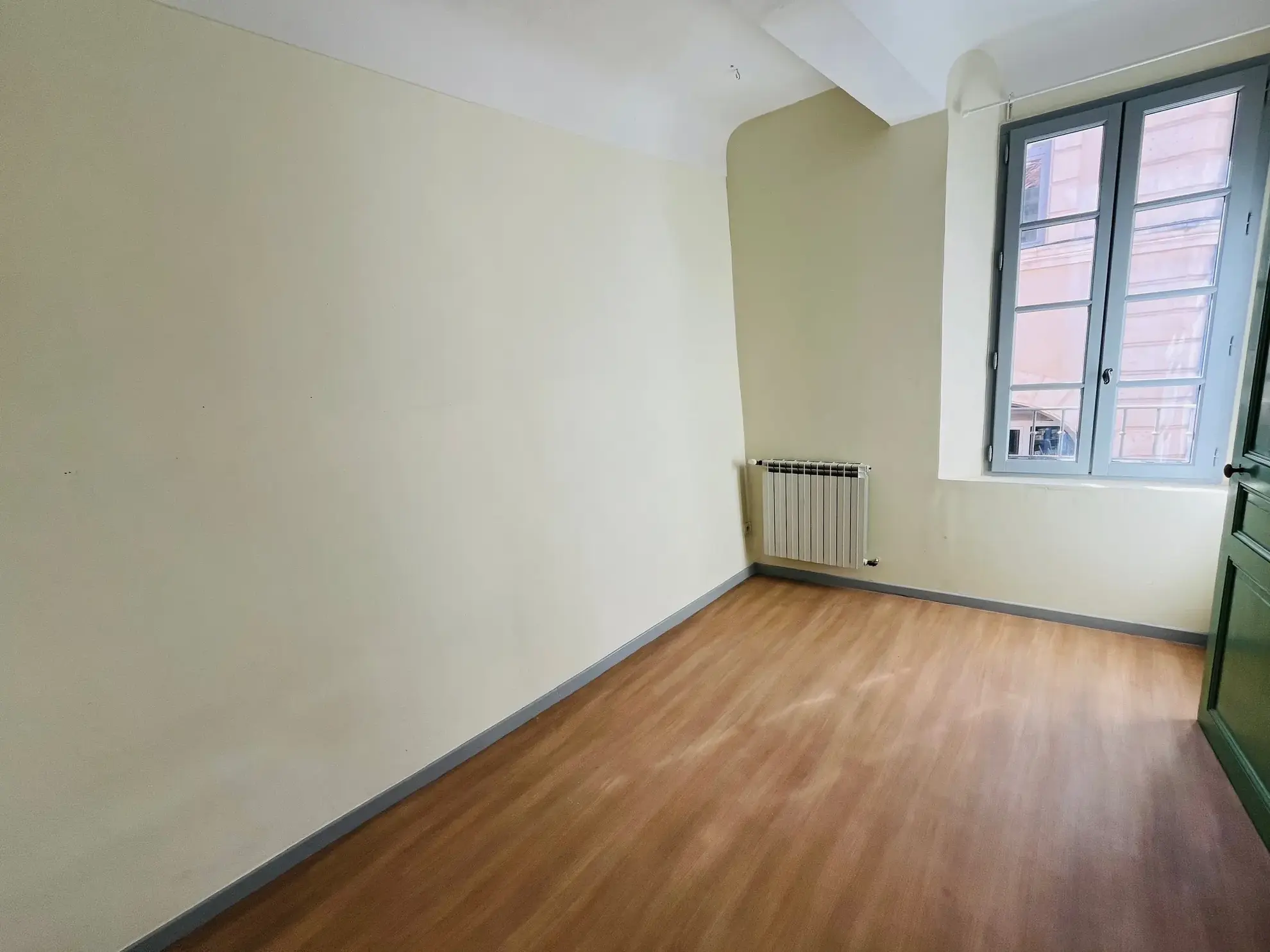 Maison de ville avec commerce à Apt, 130 m² habitables, local en rez-de-chaussée 