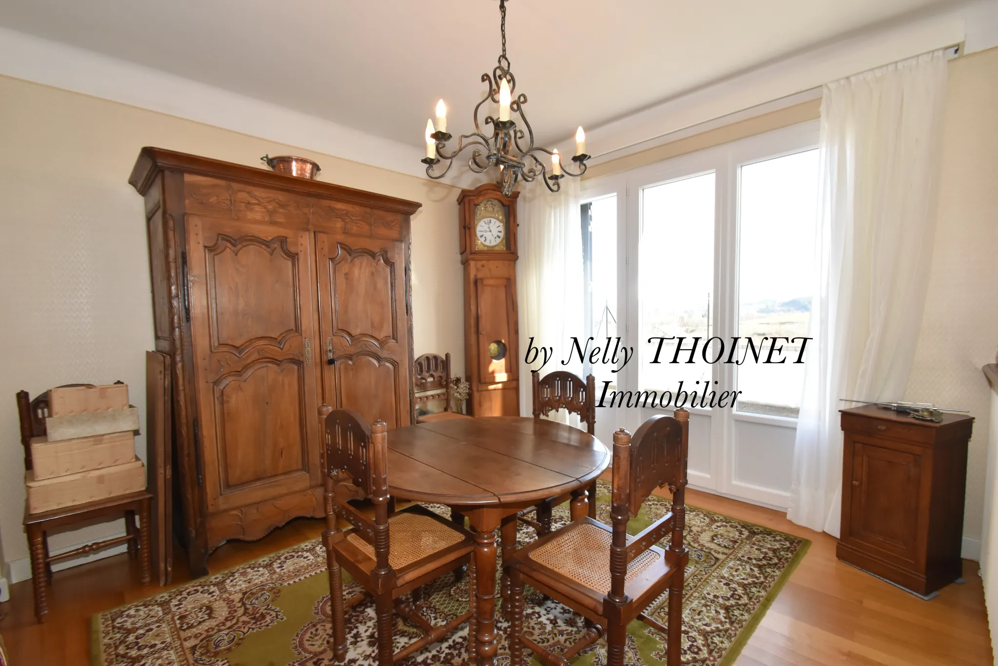 Maison familiale de 208 m² à Crocq avec large garage et vue sur les volcans d’Auvergne 