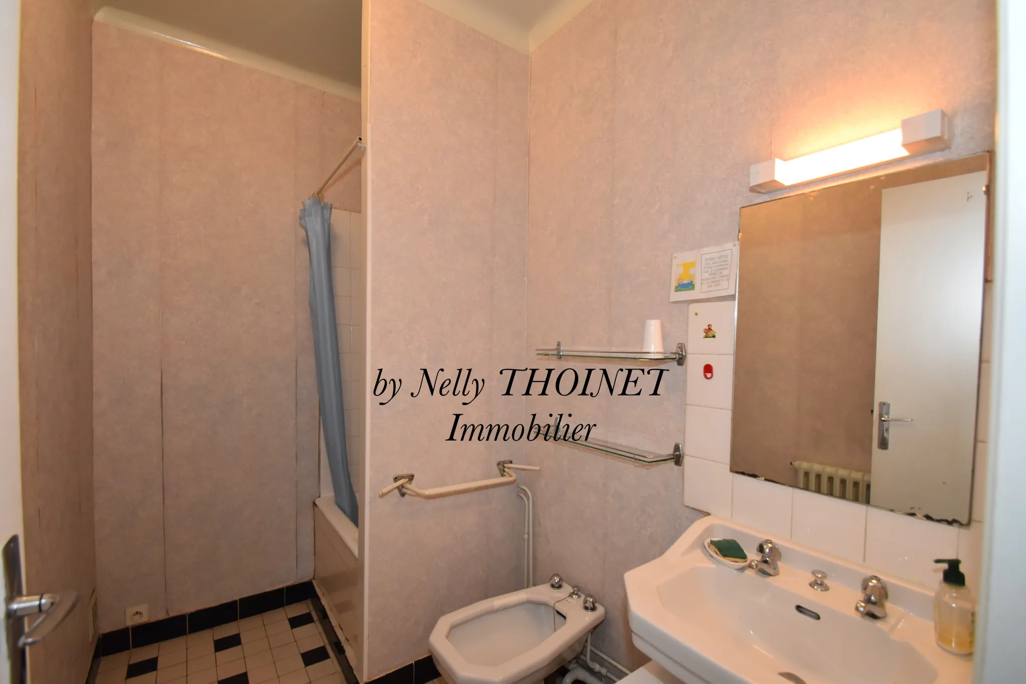 Maison familiale de 208 m² à Crocq avec large garage et vue sur les volcans d’Auvergne 