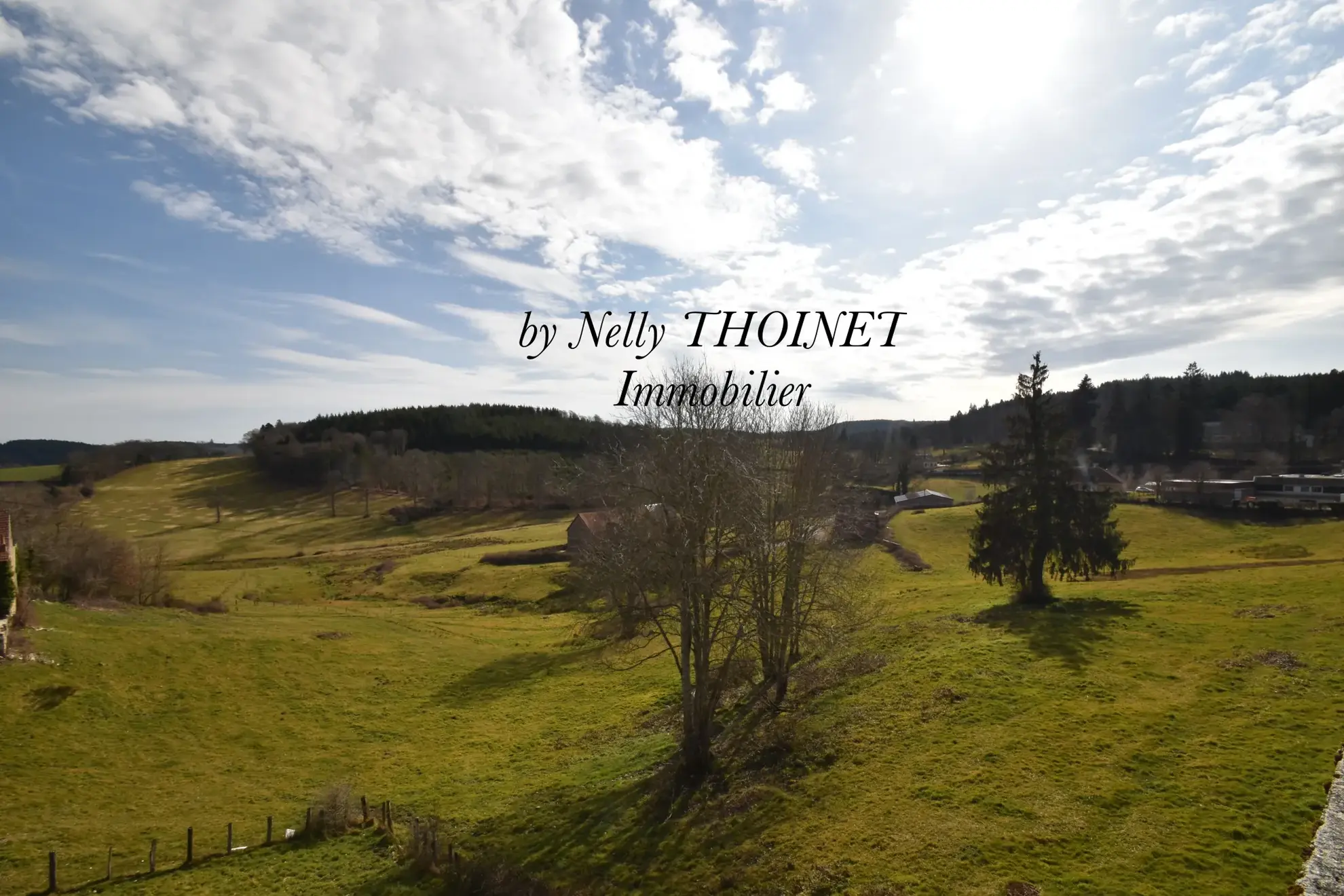 Maison familiale de 208 m² à Crocq avec large garage et vue sur les volcans d’Auvergne 