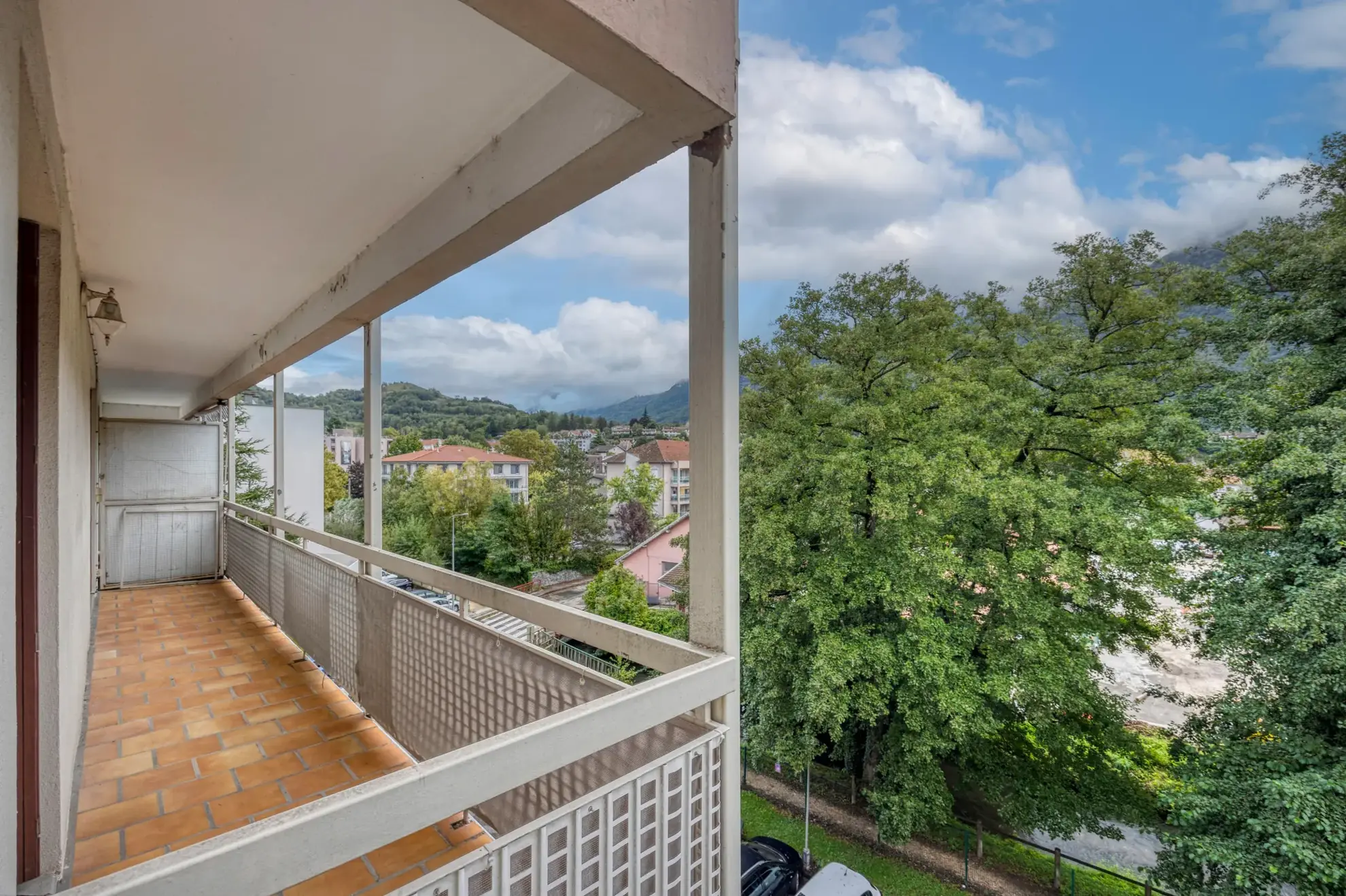 Appartement T4 de 79 m² à Vizille avec balcon, cave et parking, idéalement situé 