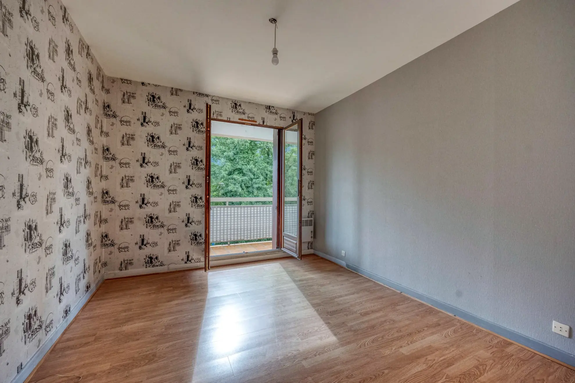 Appartement T4 de 79 m² à Vizille avec balcon, cave et parking, idéalement situé 