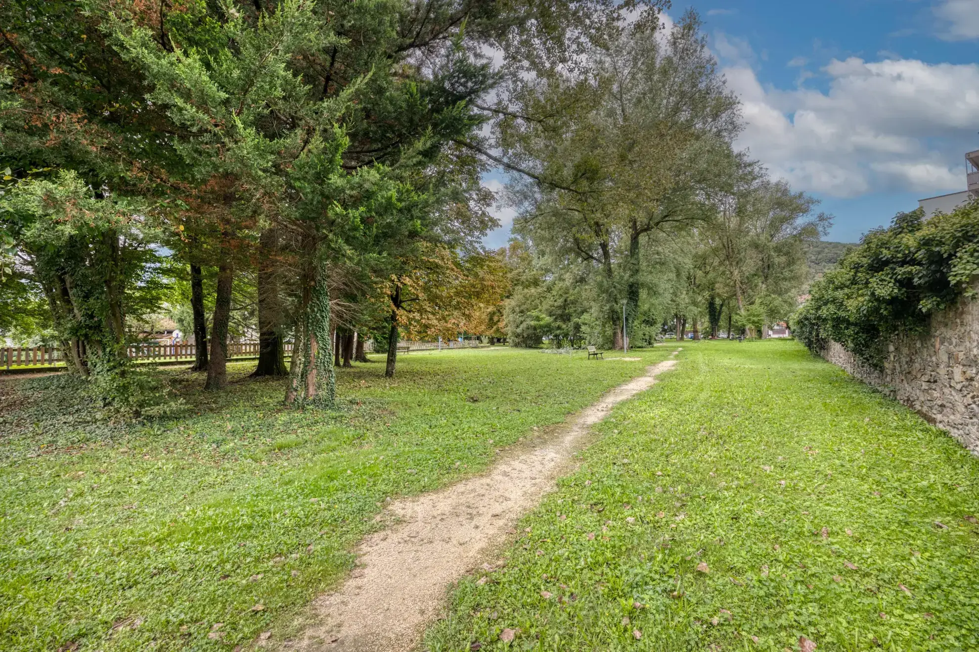 Appartement T4 de 79 m² à Vizille avec balcon, cave et parking, idéalement situé 