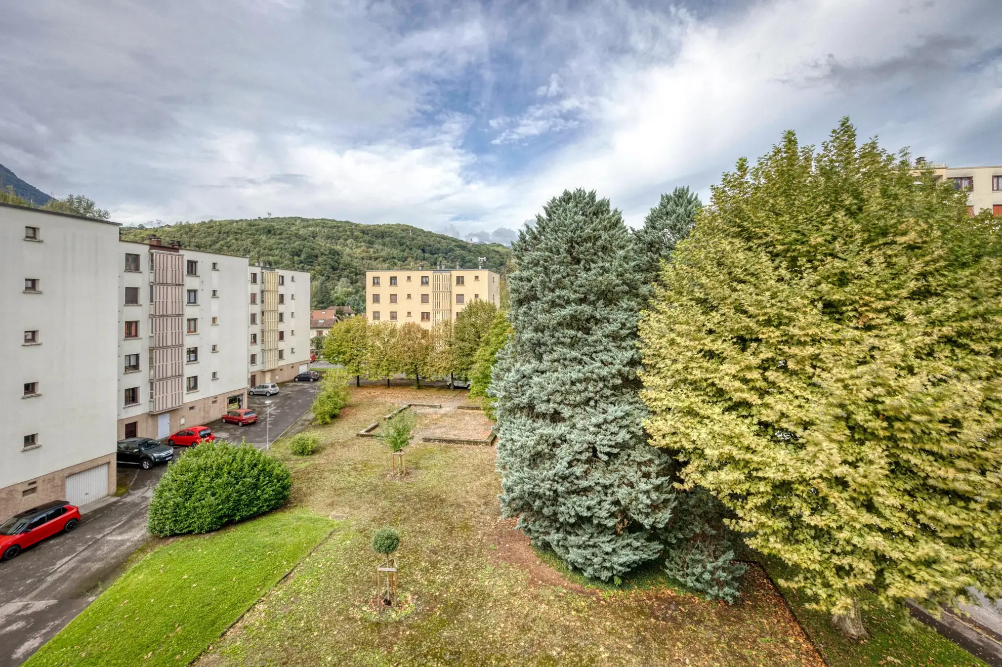 Appartement T4 de 79 m² à Vizille avec balcon, cave et parking, idéalement situé 