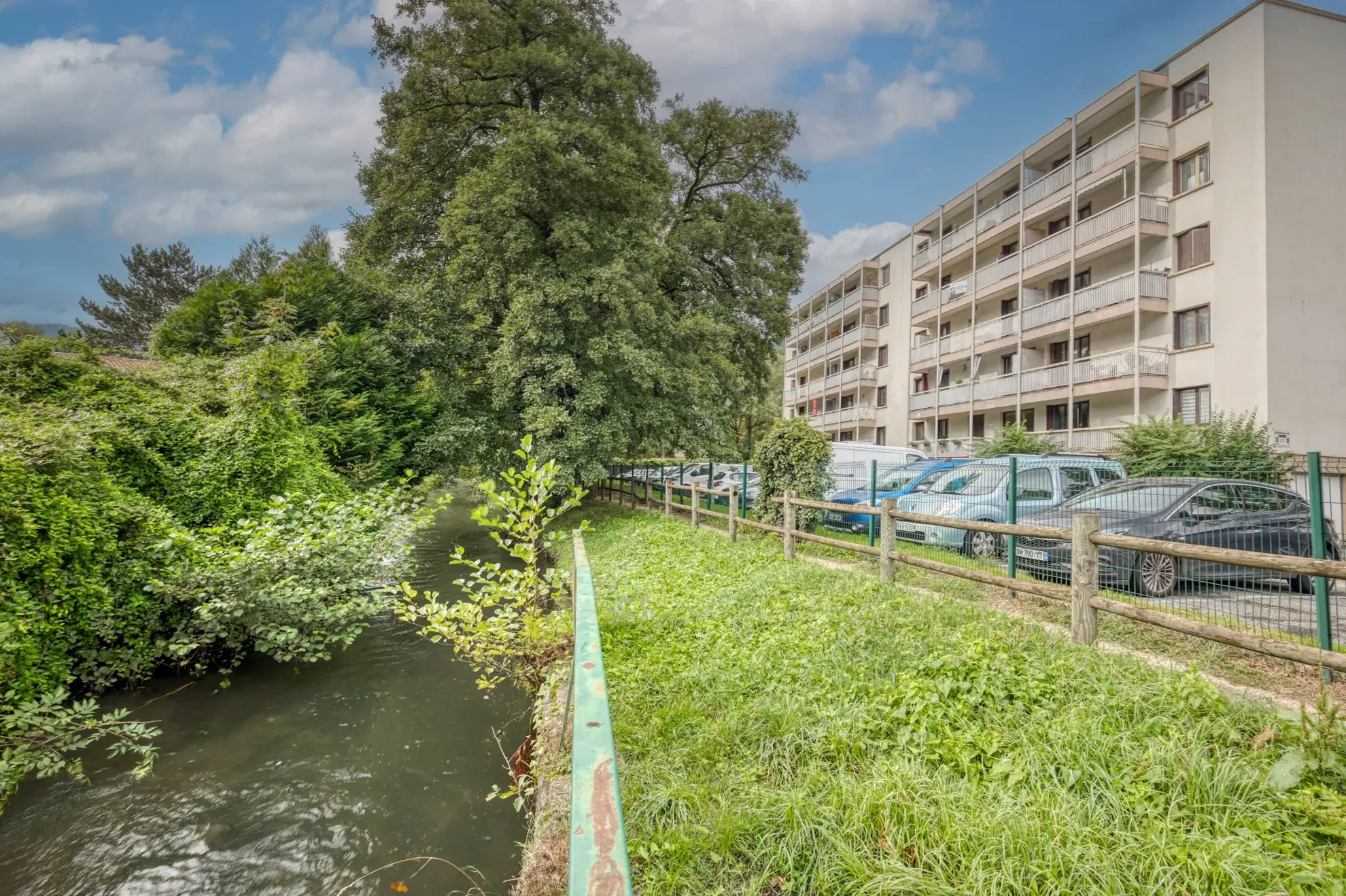 Appartement T4 de 79 m² à Vizille avec balcon, cave et parking, idéalement situé 