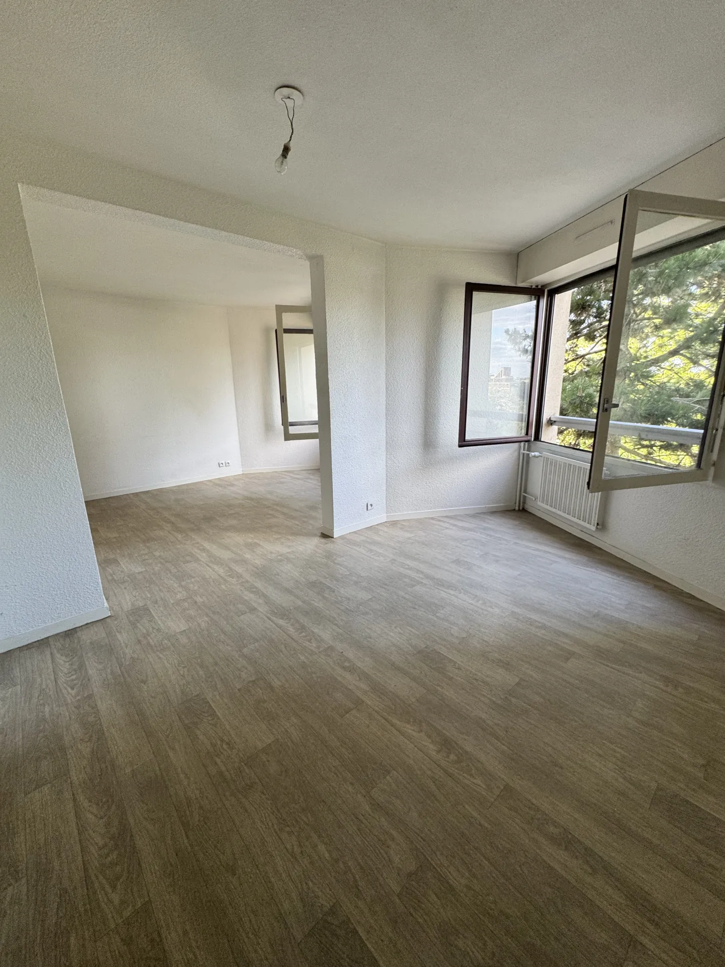 Studio spacieux de 29,16 m² à Cergy avec cave et sécurité 