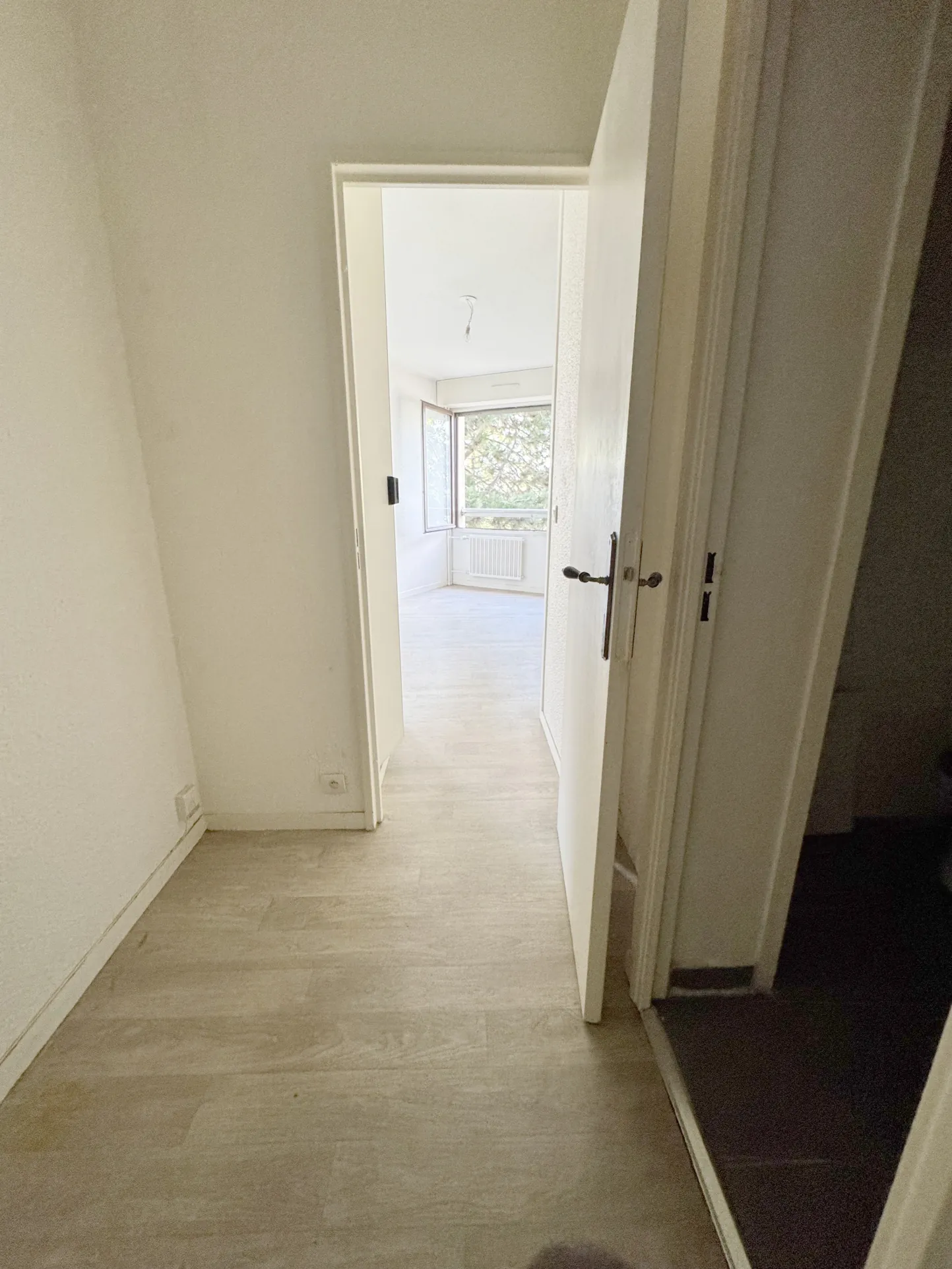 Studio spacieux de 29,16 m² à Cergy avec cave et sécurité 