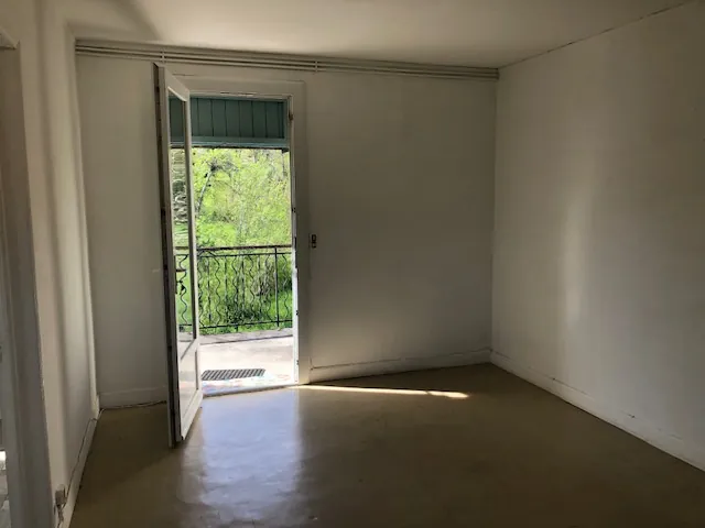 Ensemble immobilier avec 3 appartements à Monteils - Investissement idéal 