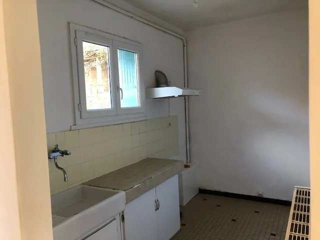 Ensemble immobilier avec 3 appartements à Monteils - Investissement idéal 