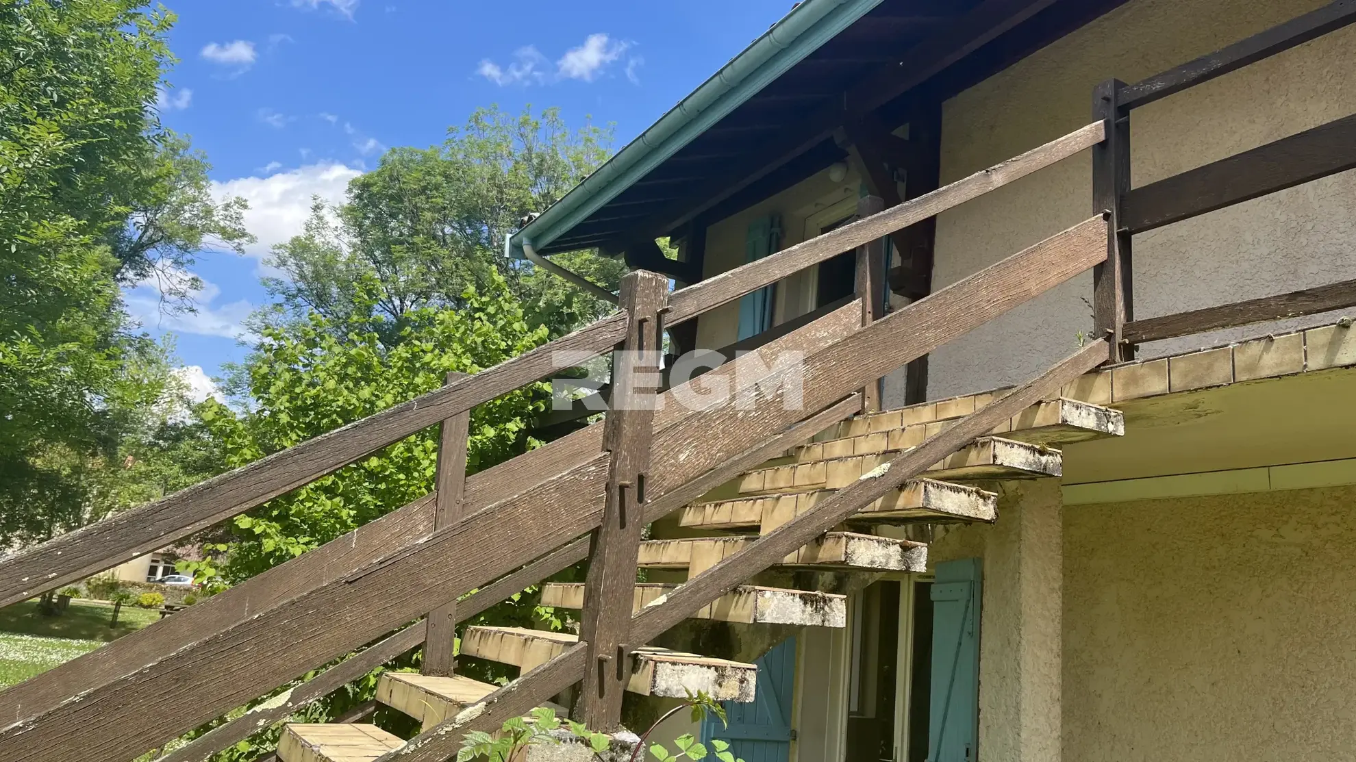 Immeuble de 4 appartements à rénover près d'Eugénie-les-Bains – Opportunité d'investissement 