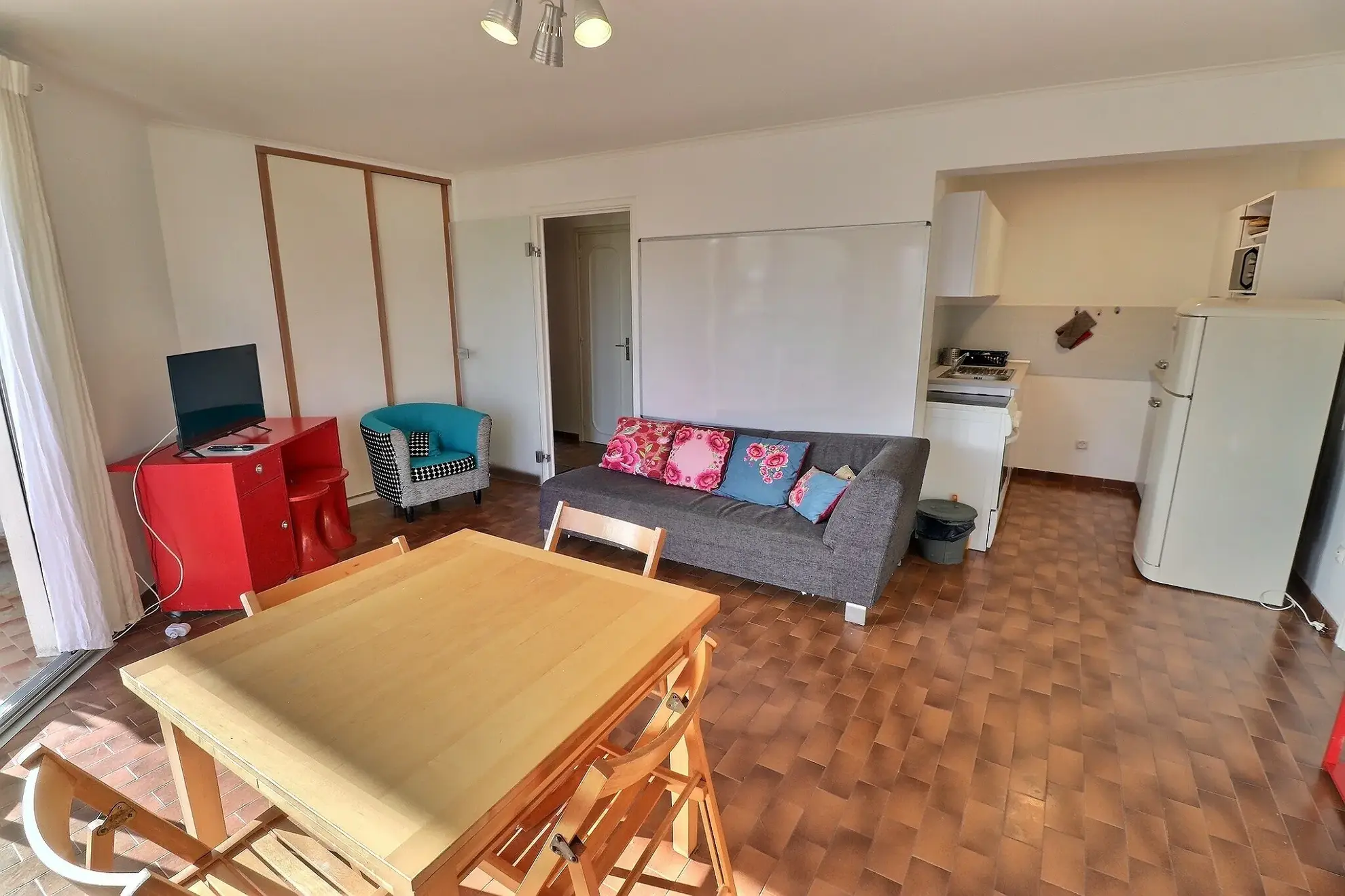 Appartement 3 pièces à Carnon-Plage avec vue latérale sur la mer et parking privé 