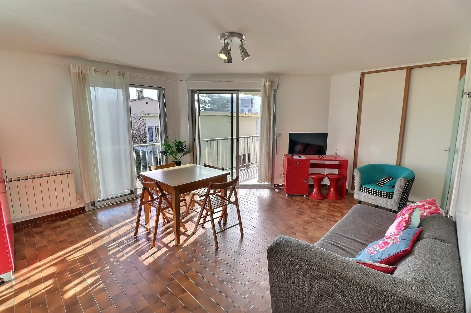 Appartement 3 pièces à Carnon-Plage avec vue latérale sur la mer et parking privé 