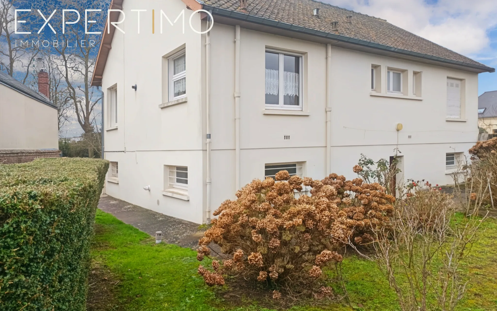 Maison de ville 4 chambres avec sous-sol complet en centre-ville 