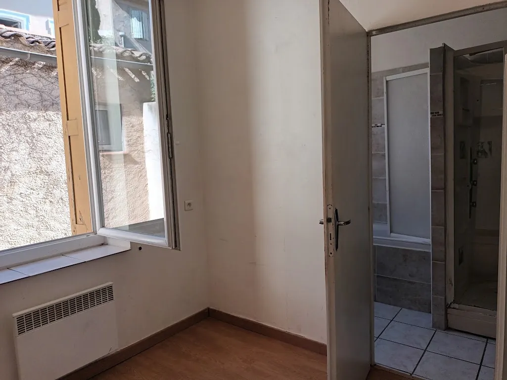 Maison T3 rénovée avec cour dans le centre-ville de Carcassonne 