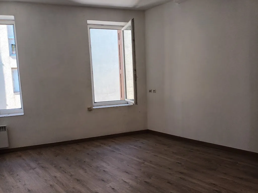 Maison T3 rénovée avec cour dans le centre-ville de Carcassonne 