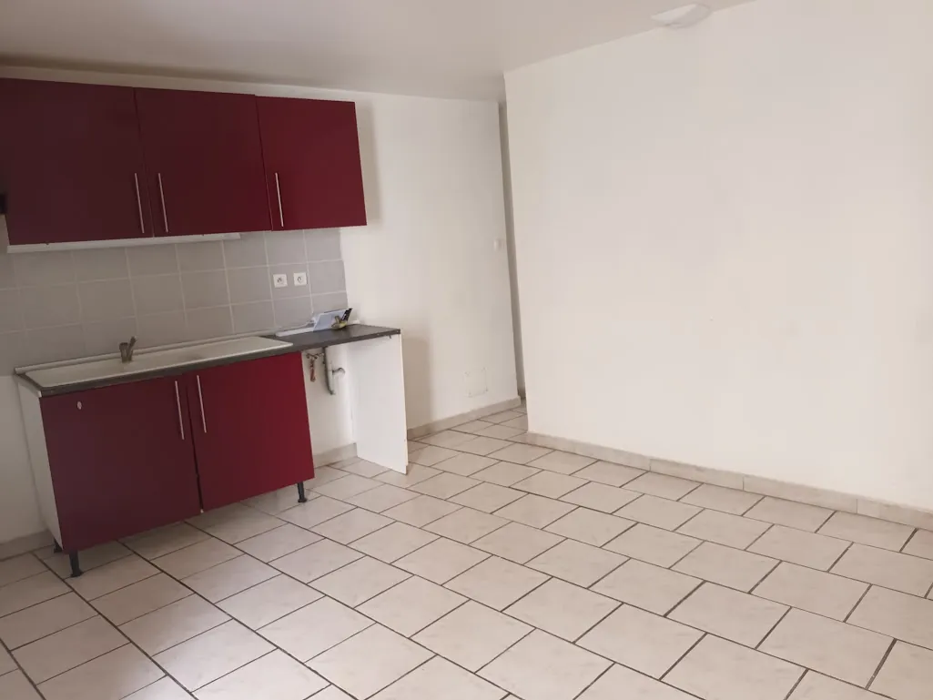 Maison T3 rénovée avec cour dans le centre-ville de Carcassonne 