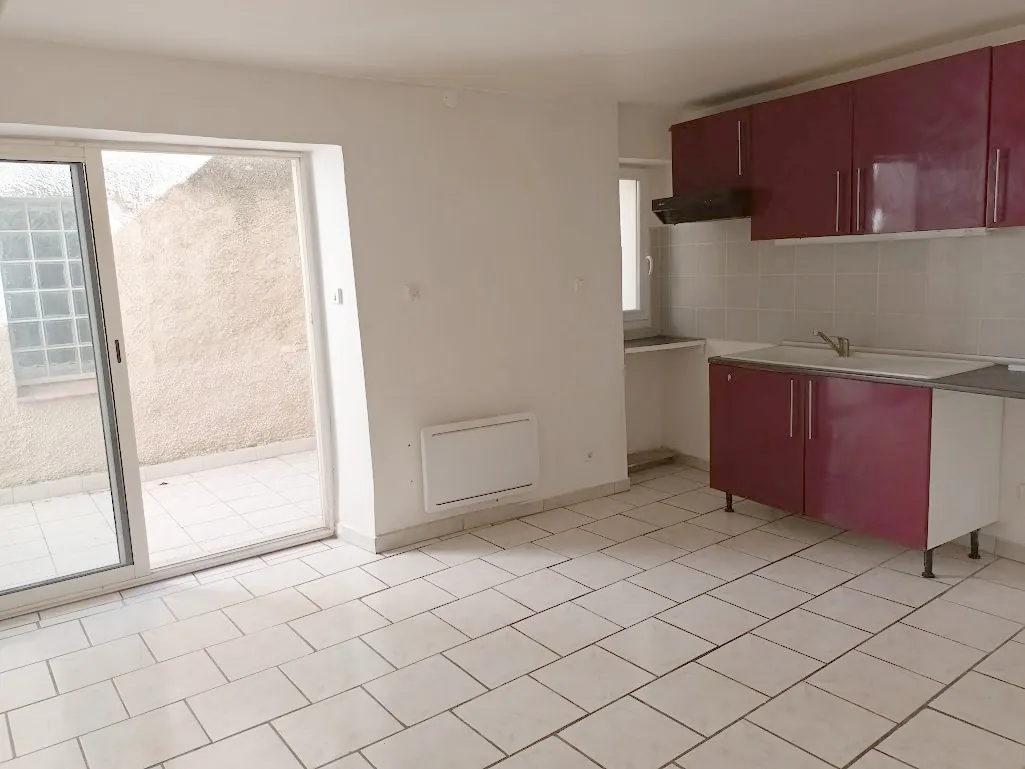 Maison T3 rénovée avec cour dans le centre-ville de Carcassonne 