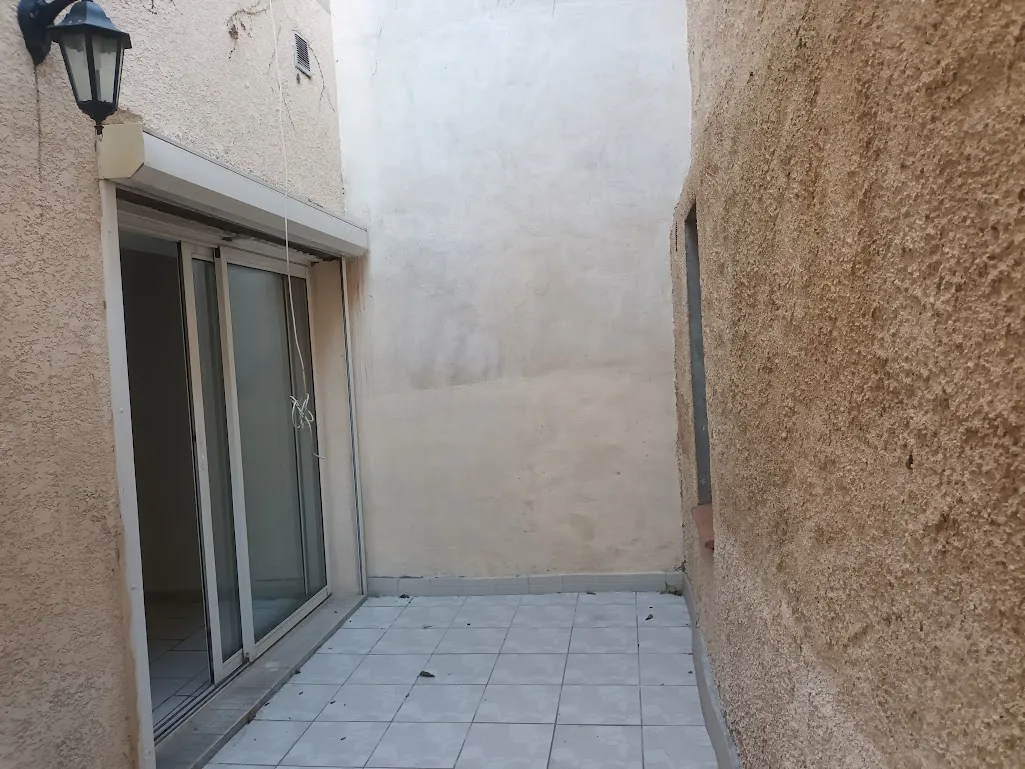 Maison T3 rénovée avec cour dans le centre-ville de Carcassonne 