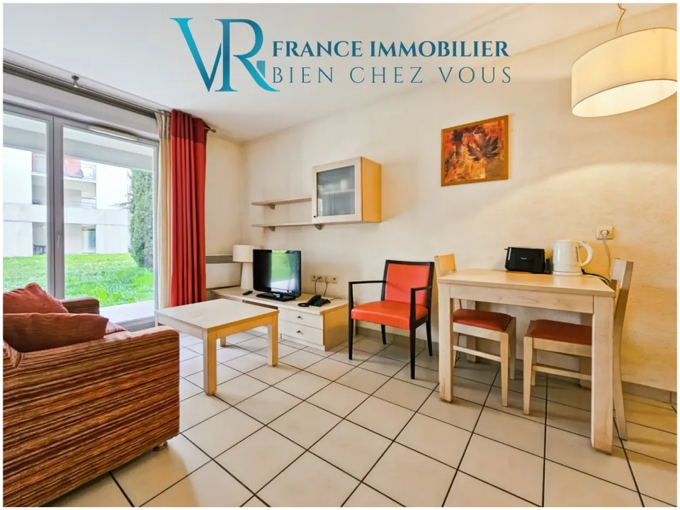 Investissez dans un studio meublé avec terrasse et parking à Divonne-les-Bains 