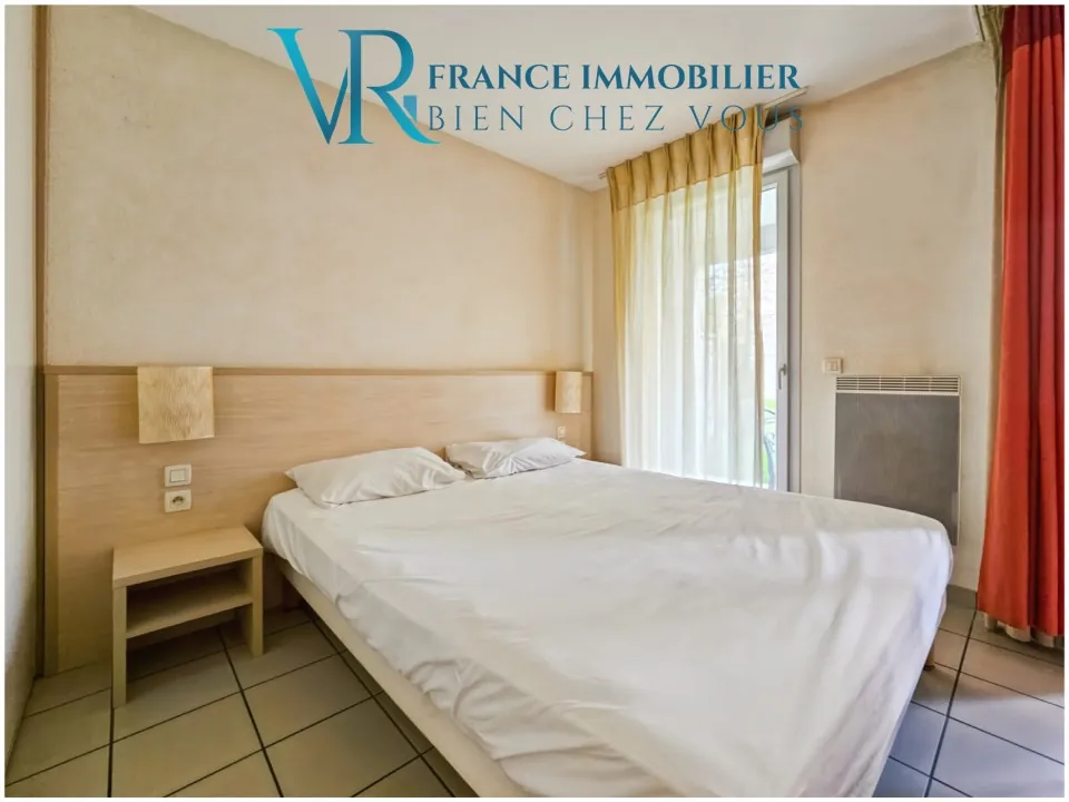 Investissez dans un studio meublé avec terrasse et parking à Divonne-les-Bains 