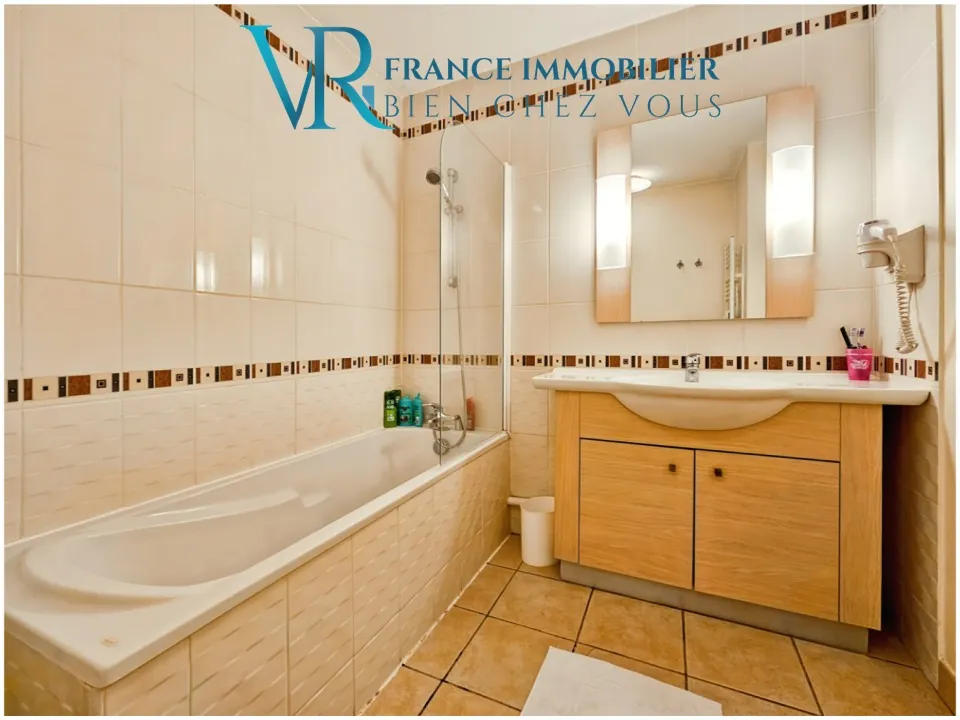 Investissez dans un studio meublé avec terrasse et parking à Divonne-les-Bains 