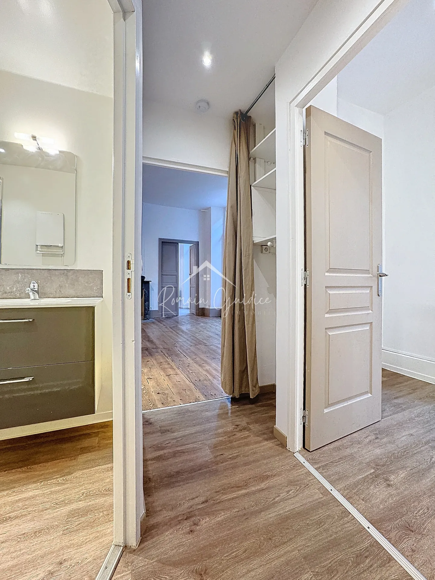 Appartement T2 bis de 54 m² en hypercentre à Millau 