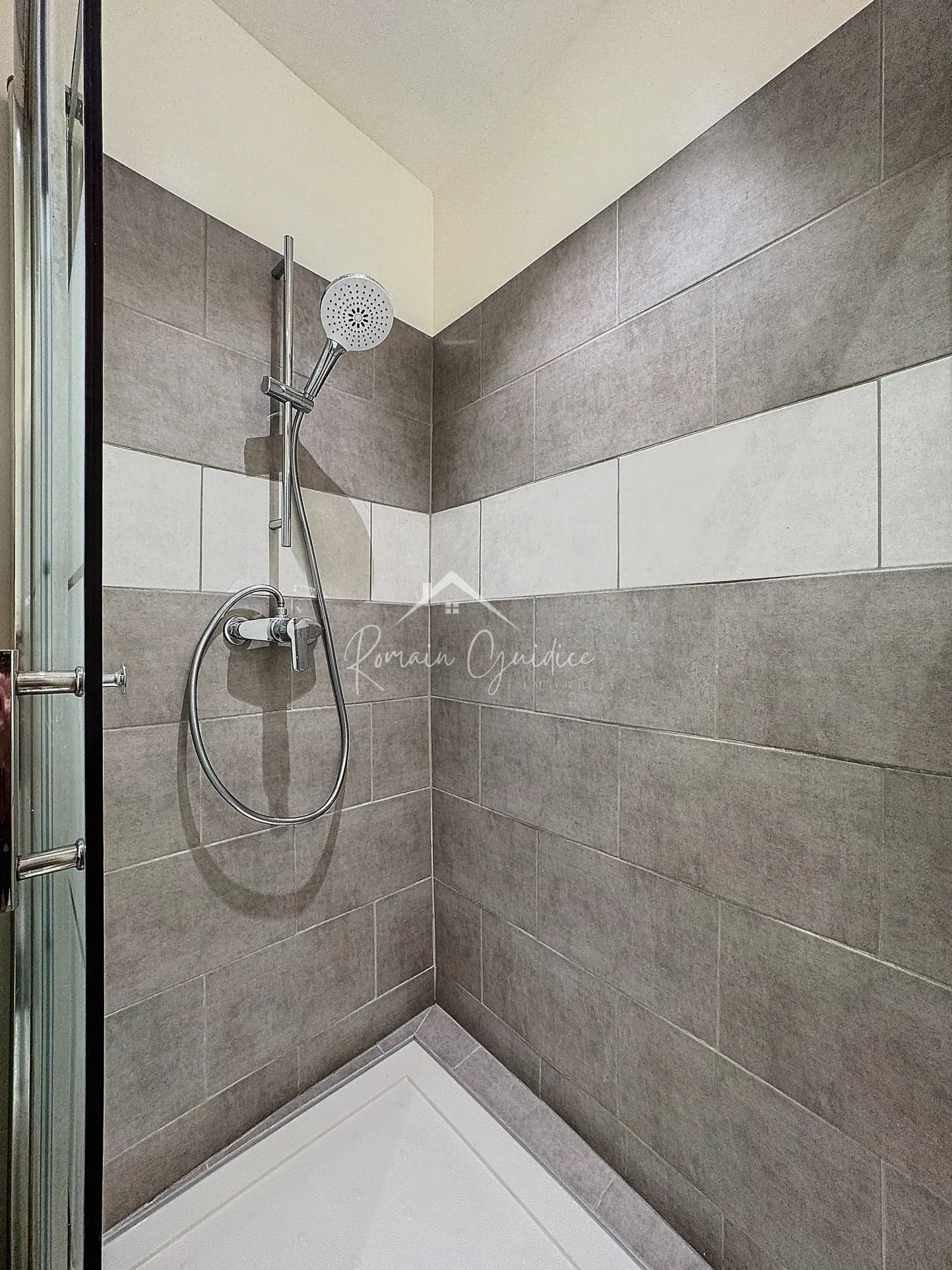 Appartement T2 bis de 54 m² en hypercentre à Millau 