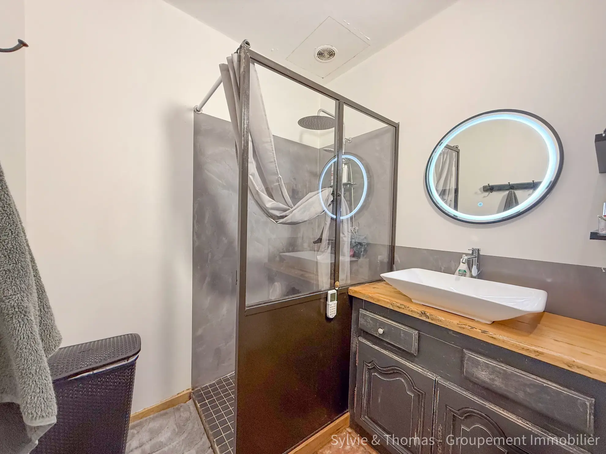 Maison de village en vente à Caderousse avec jardin, garage et orientation sud 