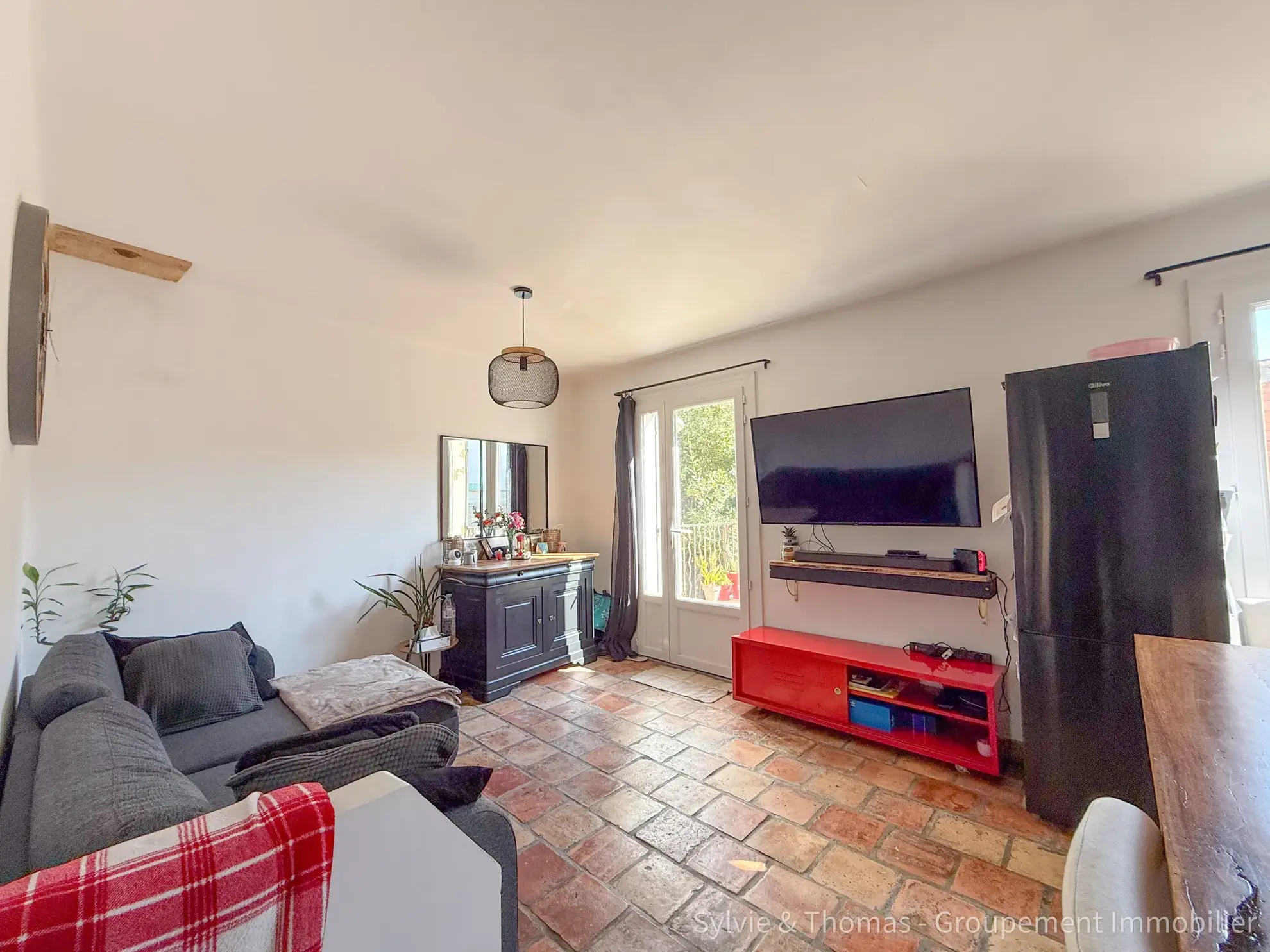 Maison de village en vente à Caderousse avec jardin, garage et orientation sud 