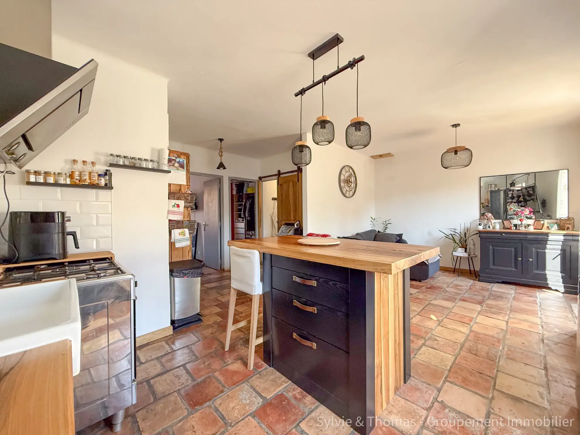 Maison de village en vente à Caderousse avec jardin, garage et orientation sud 