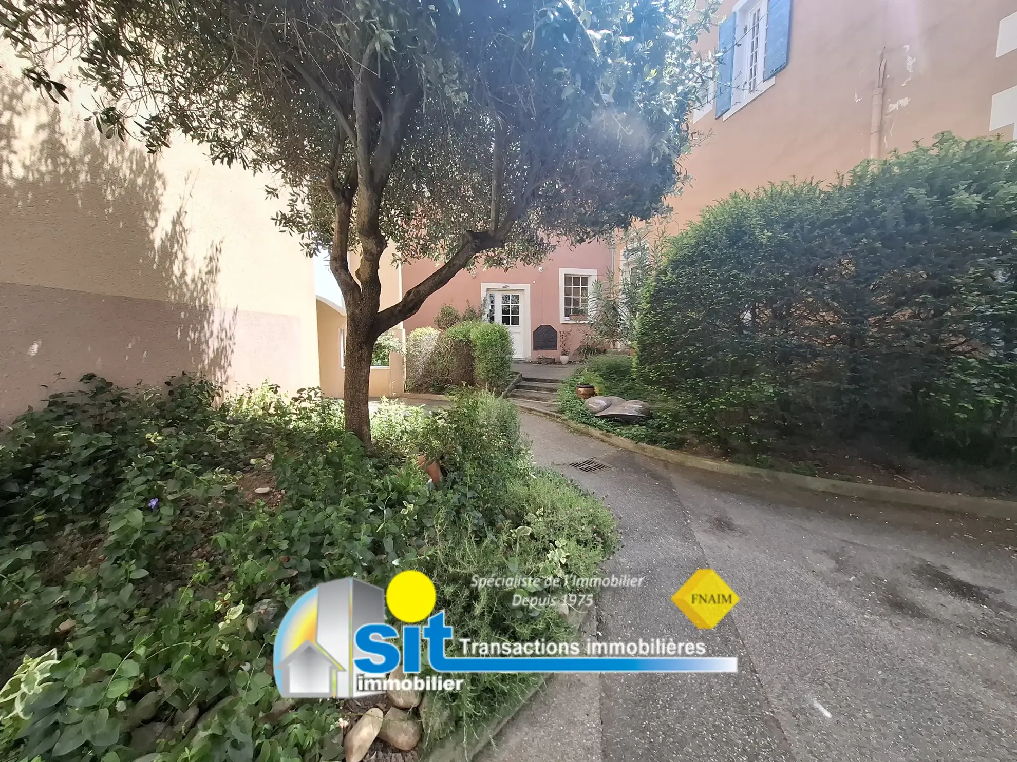 Appartement T2 à Condrieu avec terrasses proche gare et vue sur la vigne 