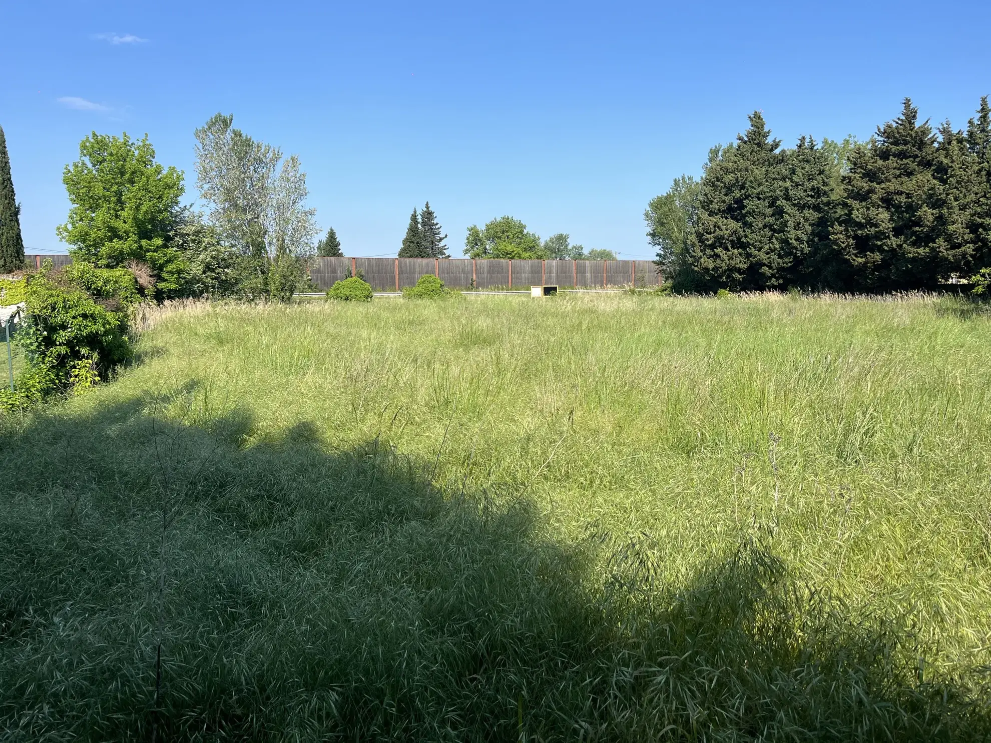 Terrain constructible à Courthezon de 369 m² avec permis validé 