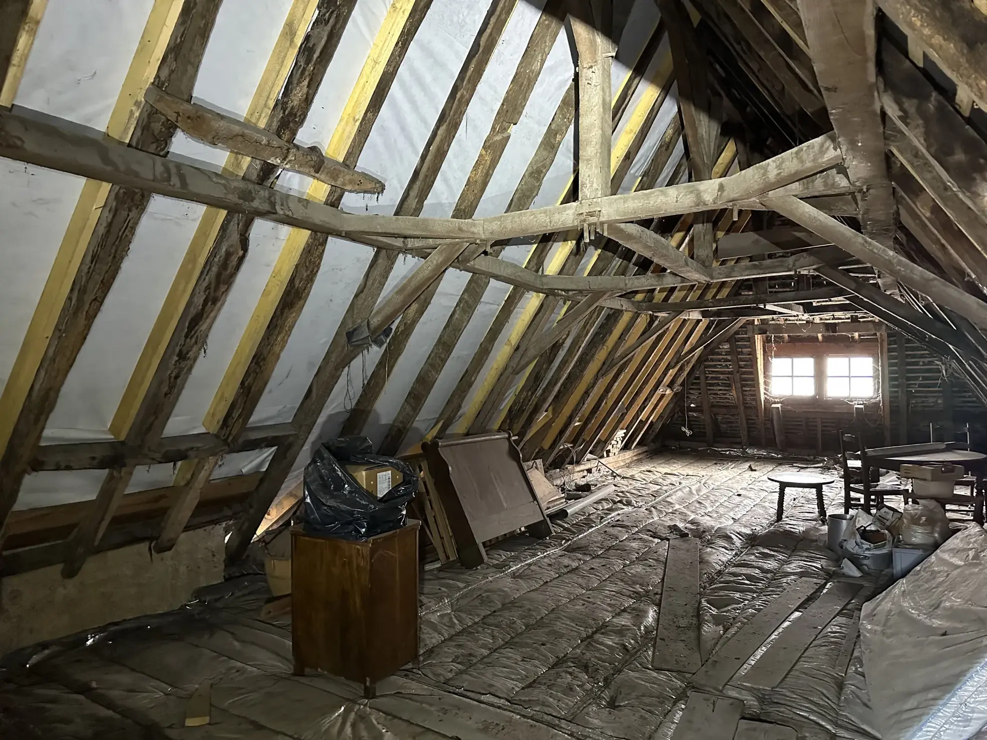 Maison à vendre à Lasseube avec local commercial, grand terrain et potentiel de développement 