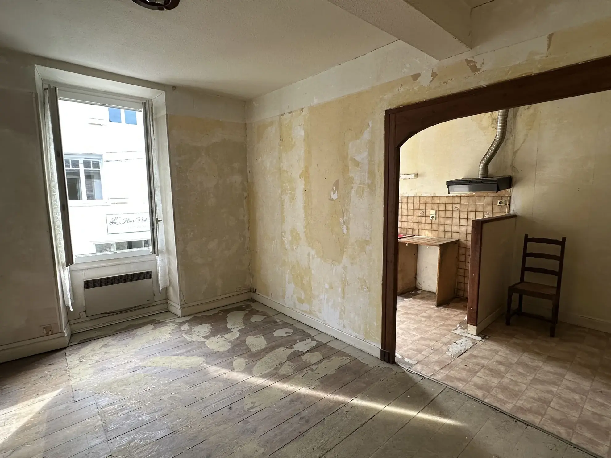 Maison à vendre à Lasseube avec local commercial, grand terrain et potentiel de développement 