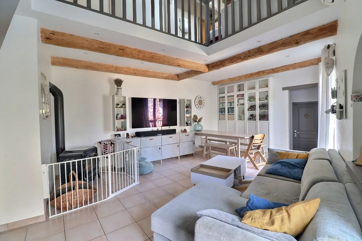 Maison de village avec studio, cour et garage à Cabrières, proximité Clermont l'Hérault 
